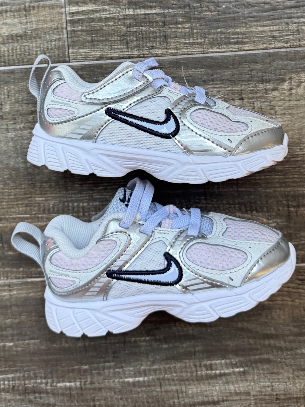 Nike V5 RNR light violet metallic sliver 7c sliver sneakers